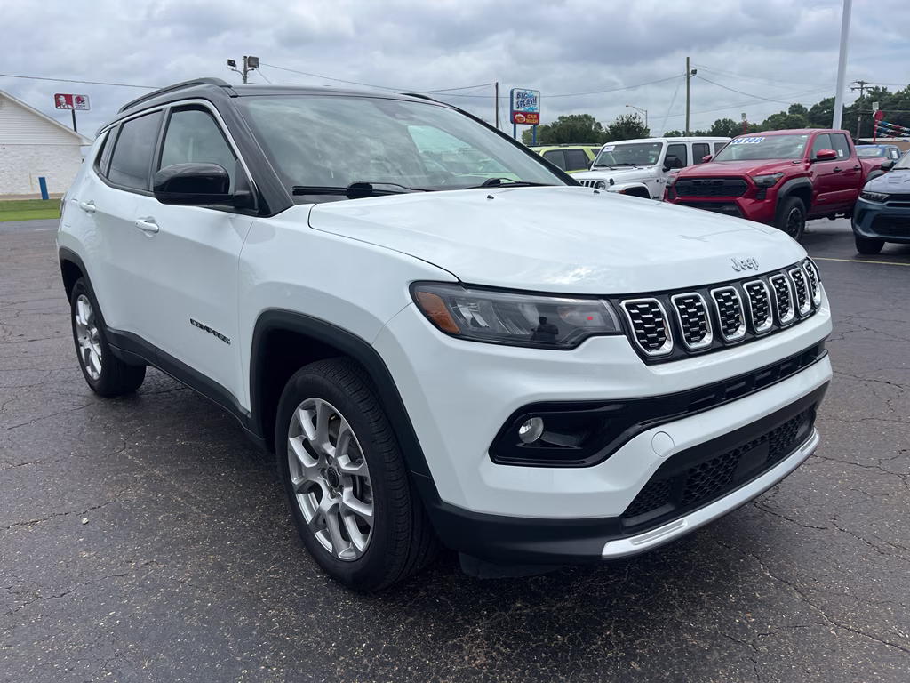 2025 Bright White Clearcoat Jeep Compass Limited 4X4 SUV