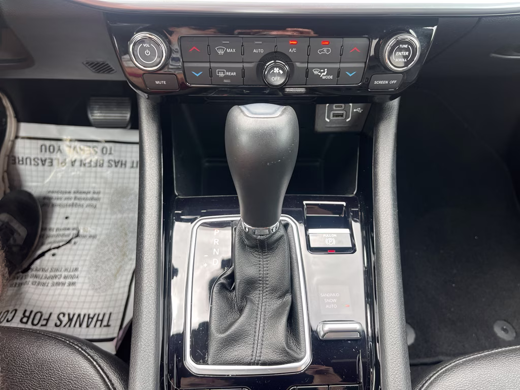 2025 Bright White Clearcoat Jeep Compass Limited 4X4 SUV