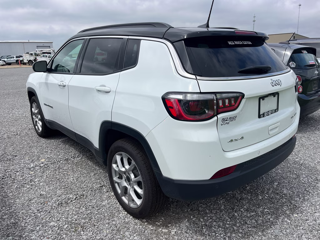 2025 Bright White Clearcoat Jeep Compass Limited 4X4 SUV