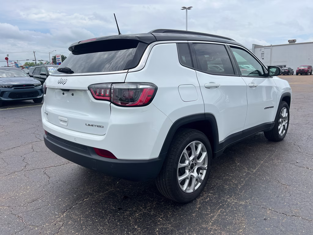 2025 Bright White Clearcoat Jeep Compass Limited 4X4 SUV