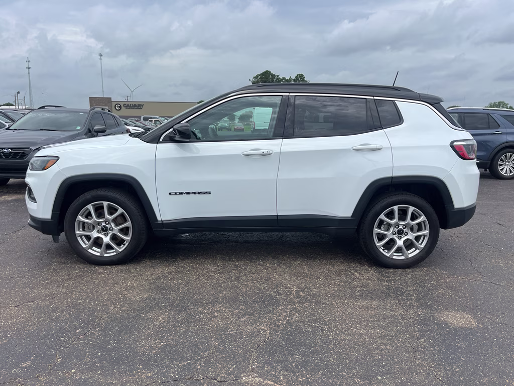 2025 Bright White Clearcoat Jeep Compass Limited 4X4 SUV