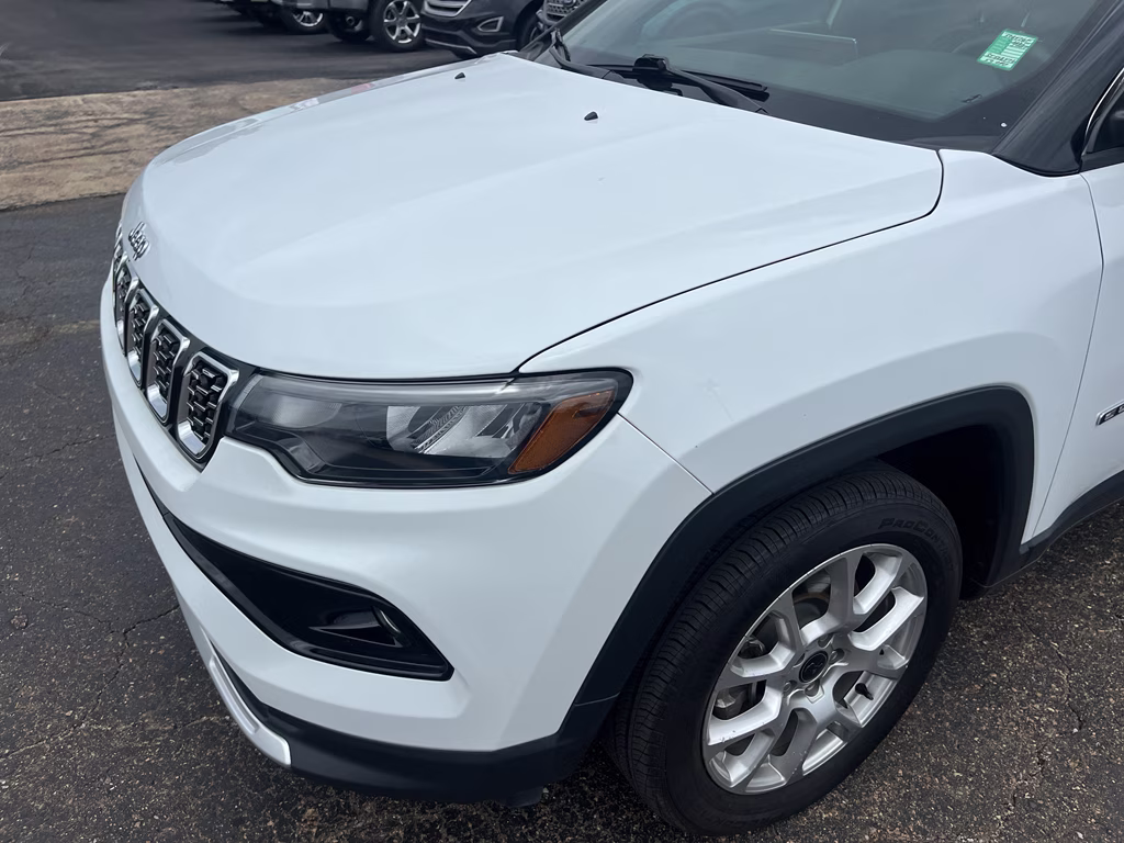 2025 Bright White Clearcoat Jeep Compass Limited 4X4 SUV
