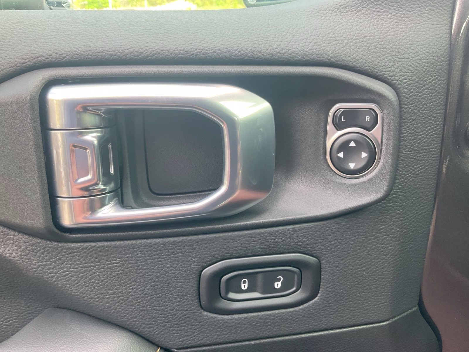 2026 Granite Crystal Metallic Clearcoat Jeep Wrangler Sahara 4X4 SUV