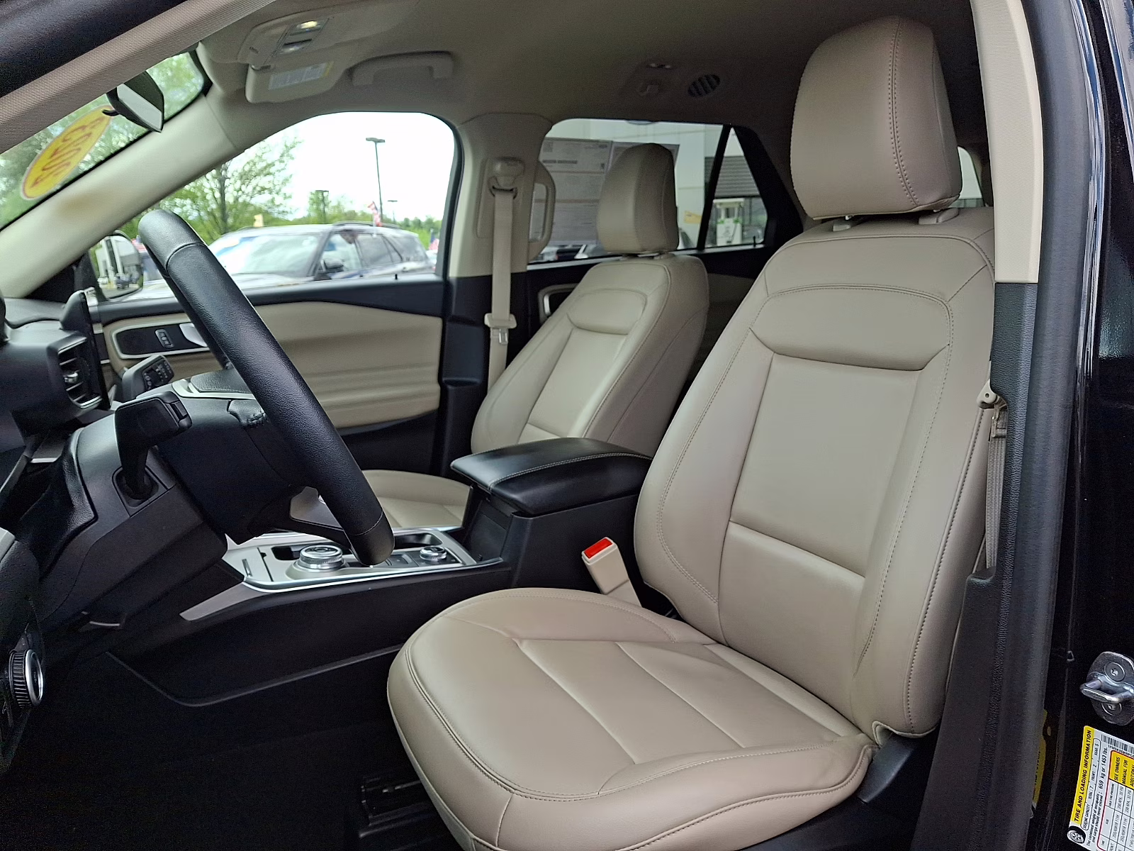 2023 Agate Black Metallic - UM Ford Explorer XLT 4X4