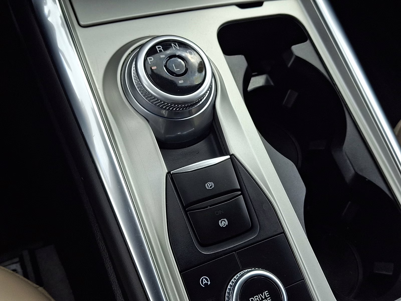 2023 Agate Black Metallic - UM Ford Explorer XLT 4X4