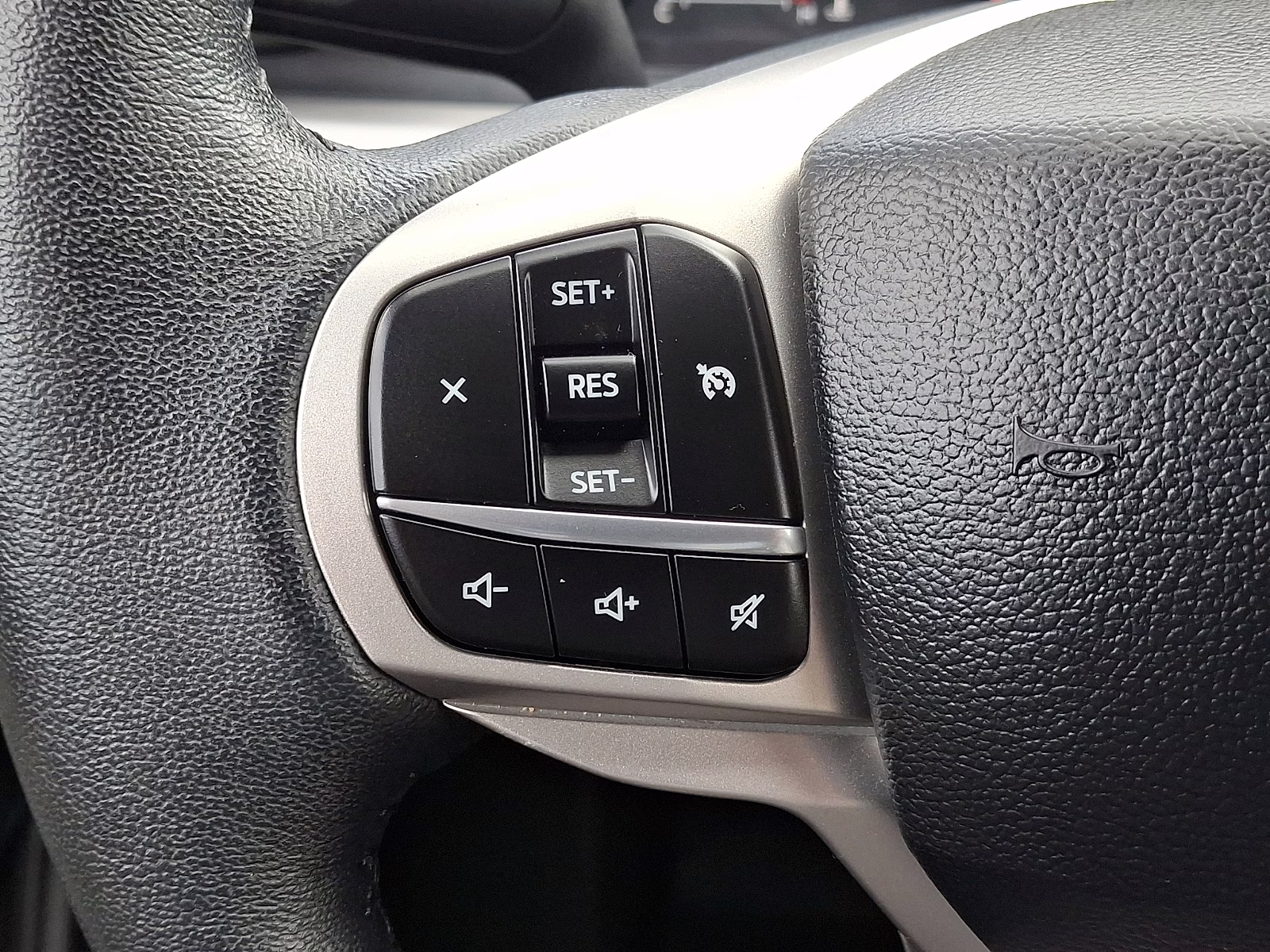 2023 Agate Black Metallic - UM Ford Explorer XLT 4X4