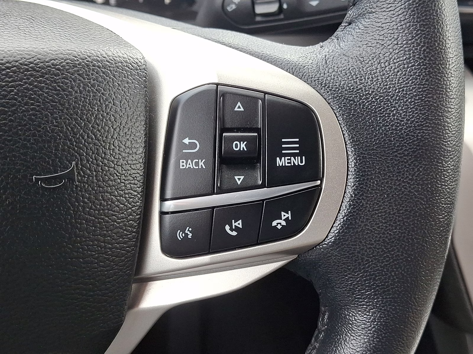 2023 Agate Black Metallic - UM Ford Explorer XLT 4X4