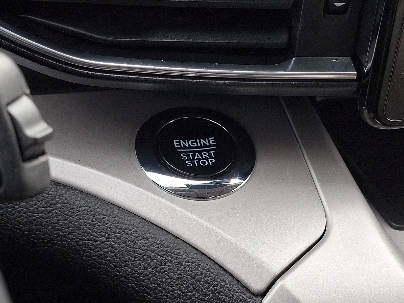 2023 Agate Black Metallic - UM Ford Explorer XLT 4X4