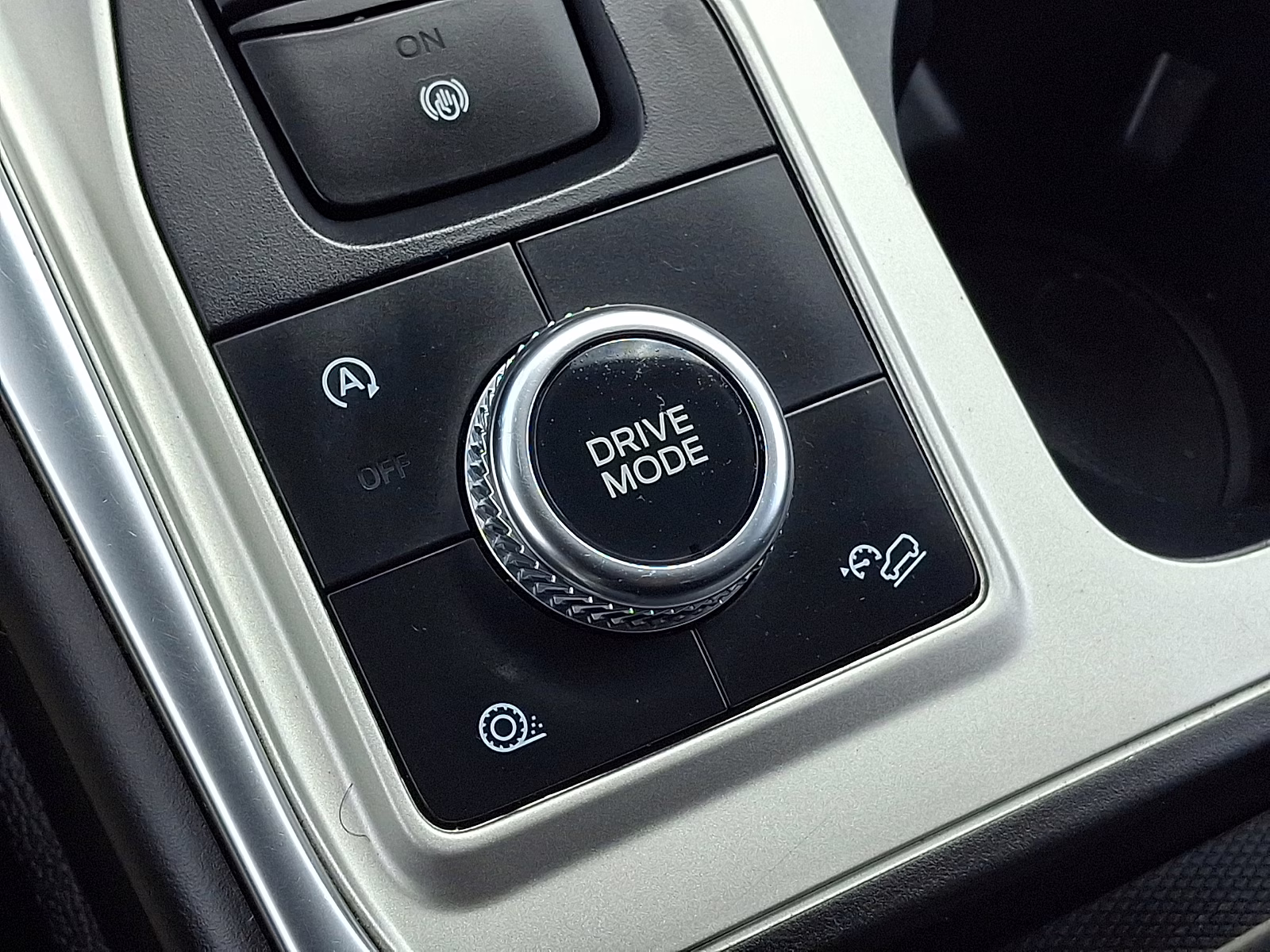 2023 Agate Black Metallic - UM Ford Explorer XLT 4X4