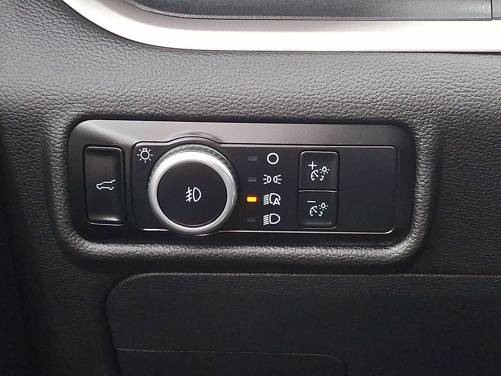 2023 Agate Black Metallic - UM Ford Explorer XLT 4X4