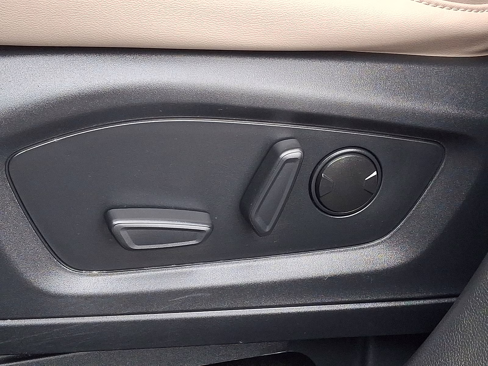 2023 Agate Black Metallic - UM Ford Explorer XLT 4X4