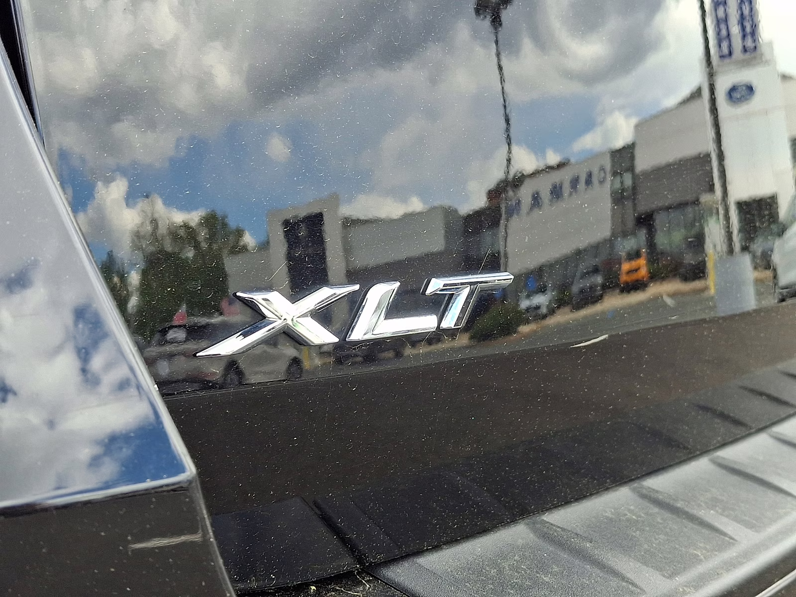 2023 Agate Black Metallic - UM Ford Explorer XLT 4X4