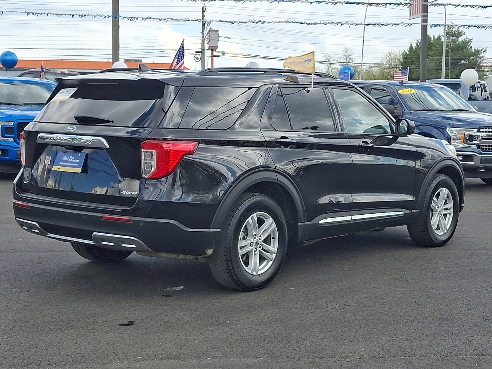 2023 Agate Black Metallic - UM Ford Explorer XLT 4X4
