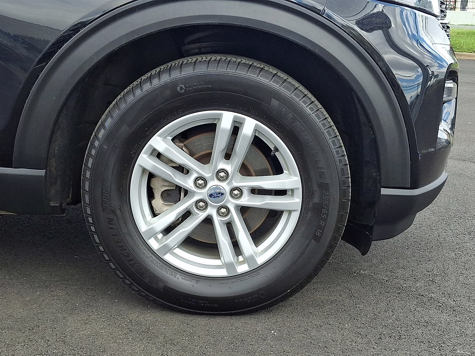 2023 Agate Black Metallic - UM Ford Explorer XLT 4X4