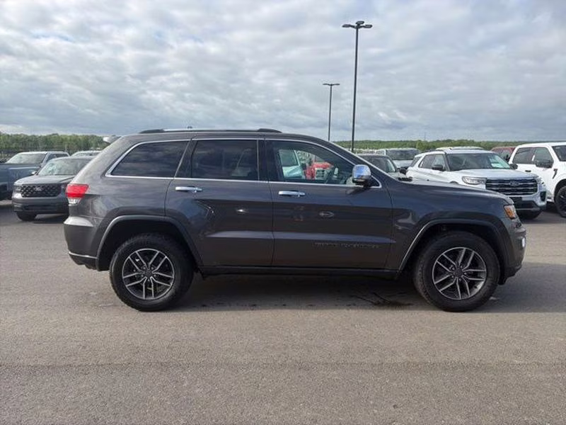 2019 Granite Crystal Metallic Clearcoat Jeep Grand Cherokee Limited 4X4 SUV