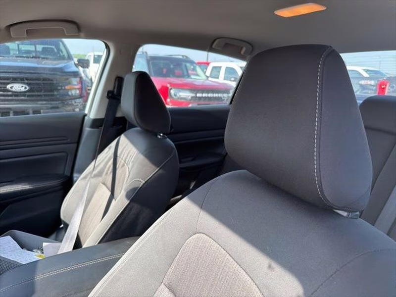 2025 Glacier White Nissan Altima SV FWD Sedan