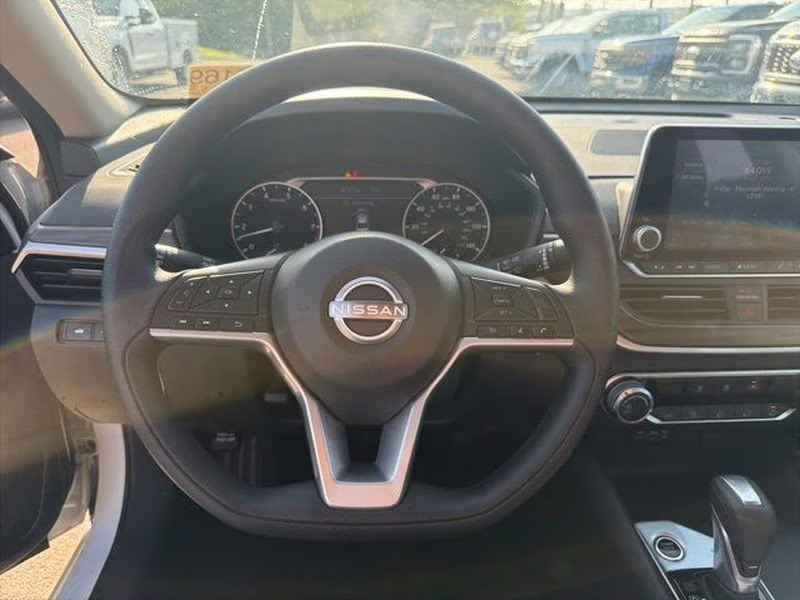 2025 Glacier White Nissan Altima SV FWD Sedan