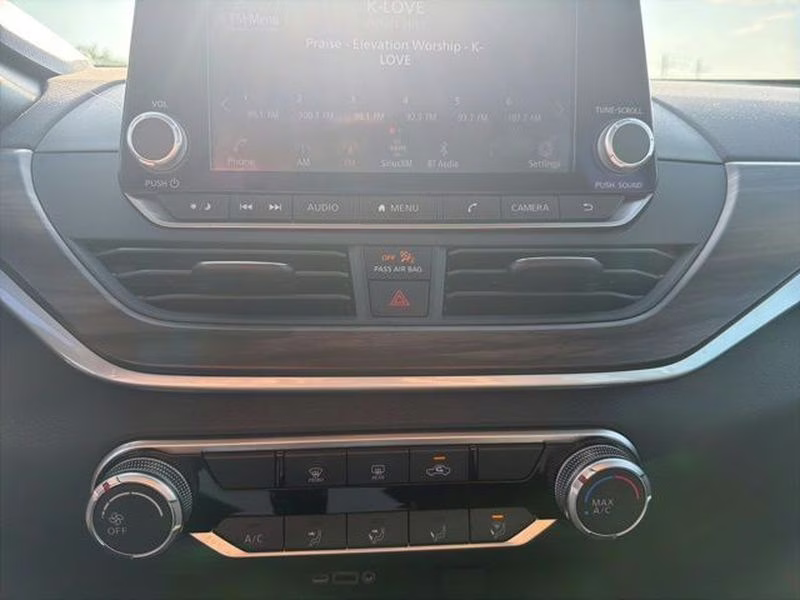 2025 Glacier White Nissan Altima SV FWD Sedan