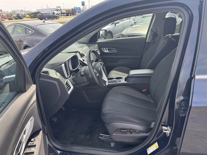2017 Blue Velvet Metallic Chevrolet Equinox LT AWD SUV