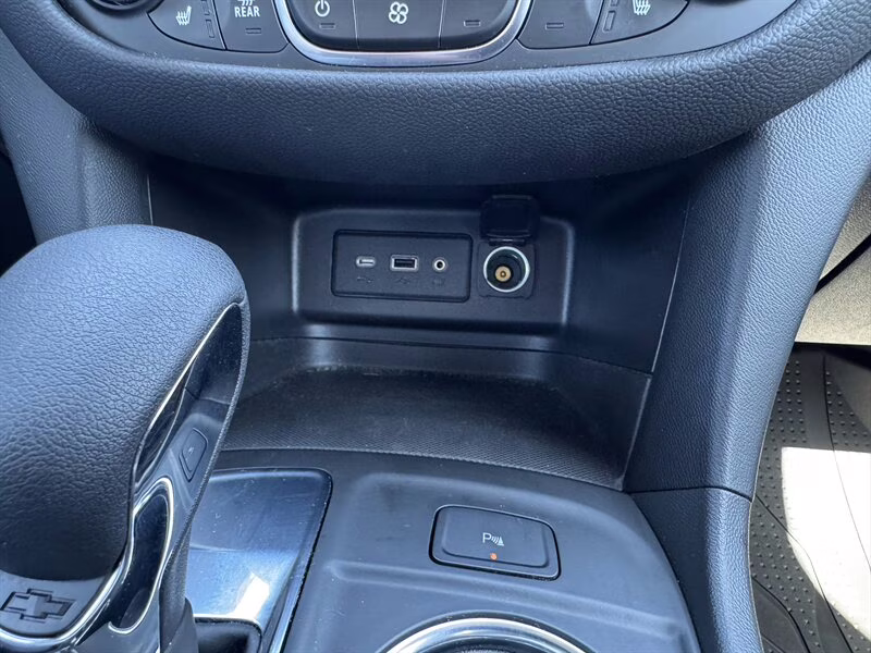 2023 Summit White Chevrolet Equinox LT FWD SUV