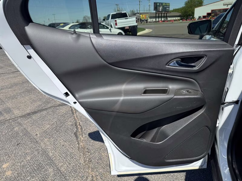 2023 Summit White Chevrolet Equinox LT FWD SUV