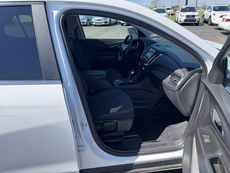 2023 Summit White Chevrolet Equinox LT FWD SUV