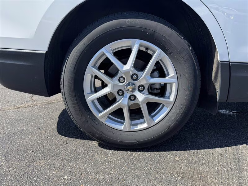 2023 Summit White Chevrolet Equinox LT FWD SUV