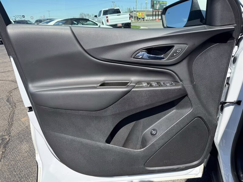 2023 Summit White Chevrolet Equinox LT FWD SUV
