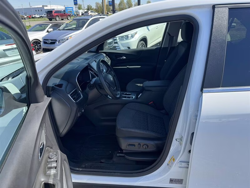 2023 Summit White Chevrolet Equinox LT FWD SUV