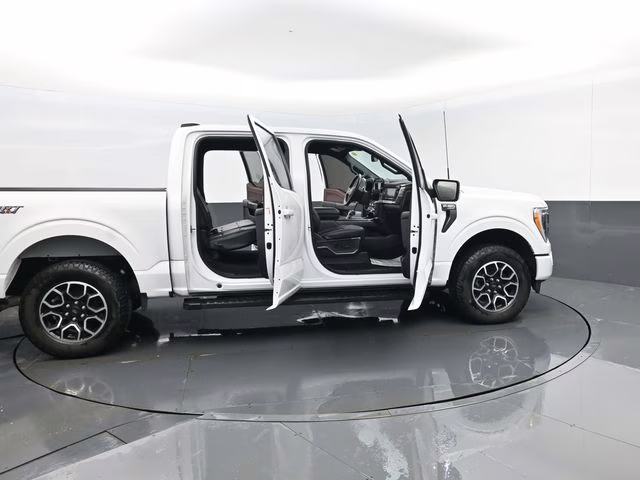 2023 White Ford F-150 Lariat 4X4 Truck