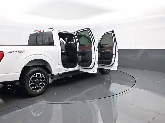 2023 White Ford F-150 Lariat 4X4 Truck