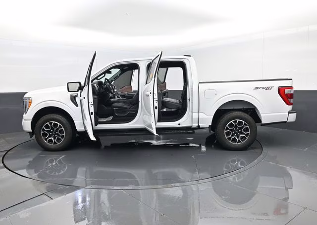 2023 White Ford F-150 Lariat 4X4 Truck