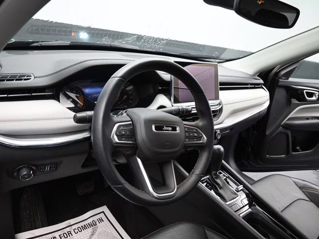 2022 Diamond Black Crystal Pearlcoat Jeep Compass Limited 4X4 SUV
