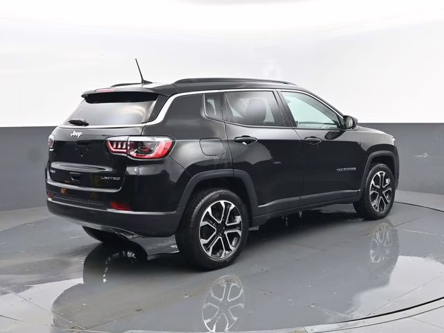 2022 Diamond Black Crystal Pearlcoat Jeep Compass Limited 4X4 SUV