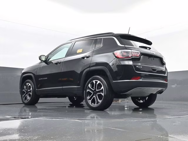 2022 Diamond Black Crystal Pearlcoat Jeep Compass Limited 4X4 SUV