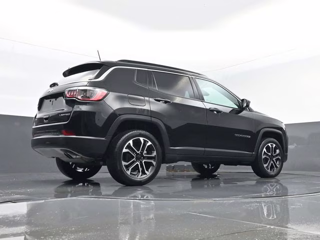 2022 Diamond Black Crystal Pearlcoat Jeep Compass Limited 4X4 SUV