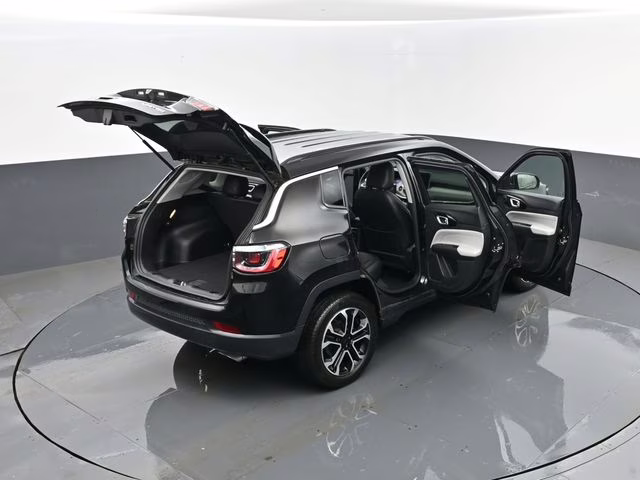 2022 Diamond Black Crystal Pearlcoat Jeep Compass Limited 4X4 SUV