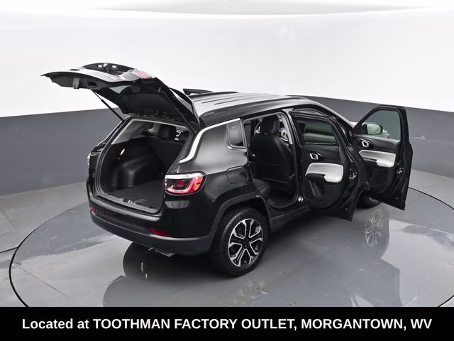 2022 Diamond Black Crystal Pearlcoat Jeep Compass Limited 4X4 SUV