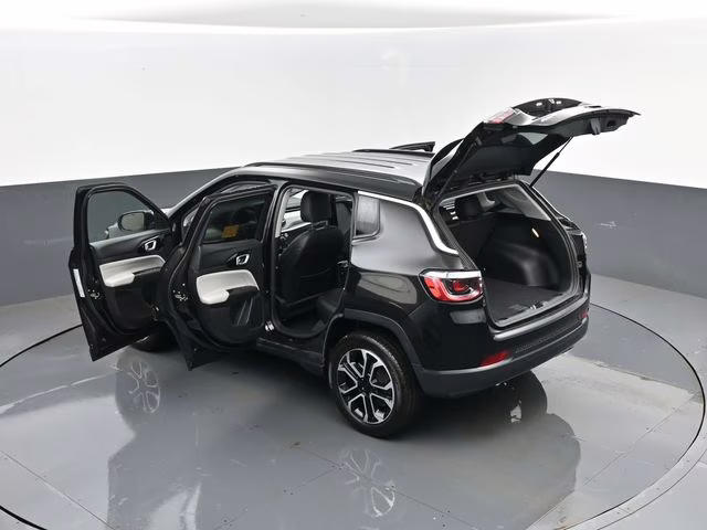 2022 Diamond Black Crystal Pearlcoat Jeep Compass Limited 4X4 SUV