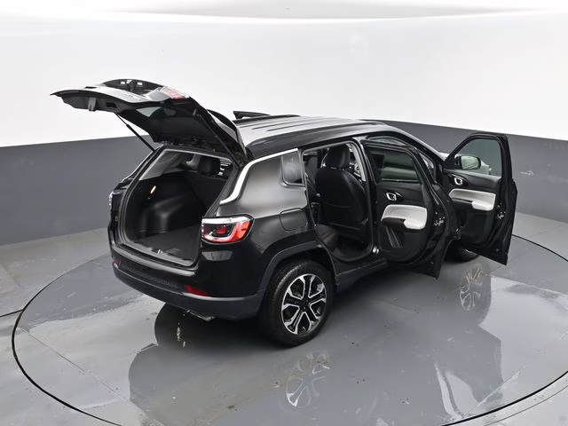 2022 Diamond Black Crystal Pearlcoat Jeep Compass Limited 4X4 SUV