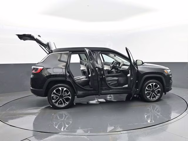 2022 Diamond Black Crystal Pearlcoat Jeep Compass Limited 4X4 SUV