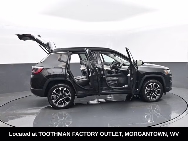2022 Diamond Black Crystal Pearlcoat Jeep Compass Limited 4X4 SUV