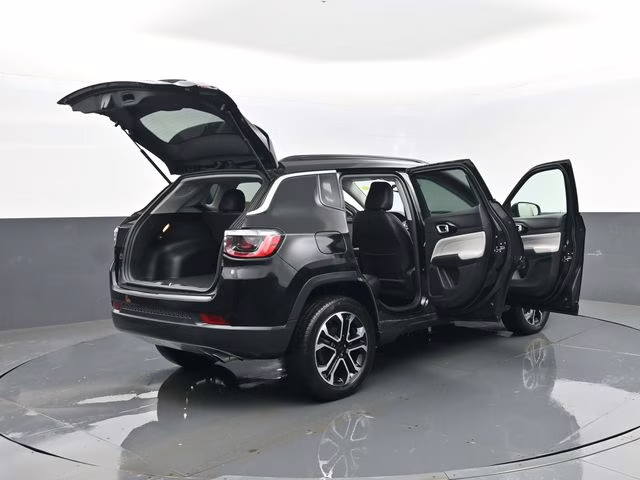 2022 Diamond Black Crystal Pearlcoat Jeep Compass Limited 4X4 SUV
