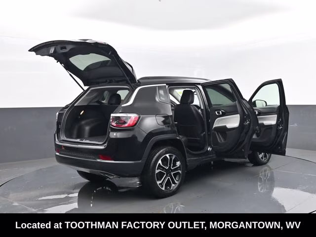 2022 Diamond Black Crystal Pearlcoat Jeep Compass Limited 4X4 SUV