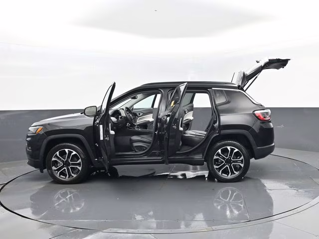 2022 Diamond Black Crystal Pearlcoat Jeep Compass Limited 4X4 SUV