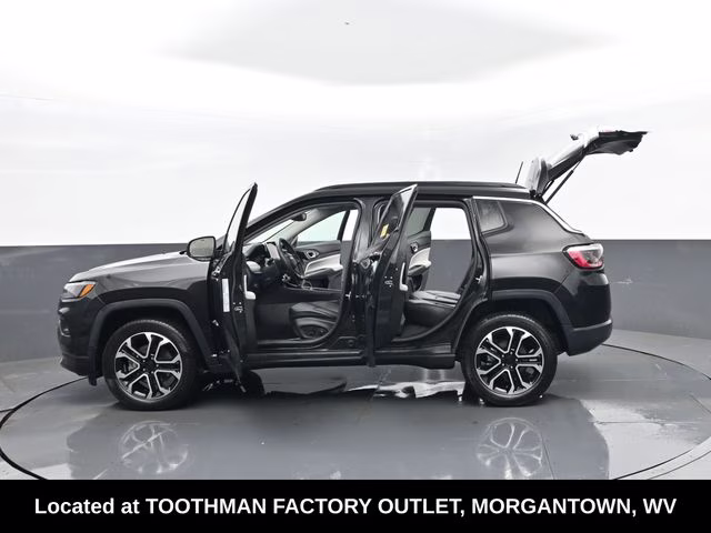 2022 Diamond Black Crystal Pearlcoat Jeep Compass Limited 4X4 SUV