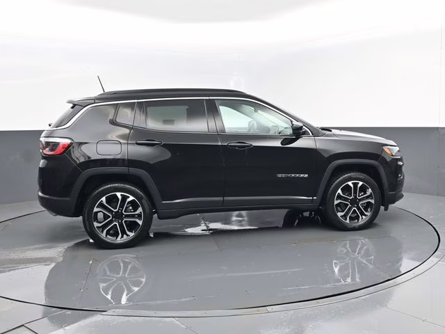 2022 Diamond Black Crystal Pearlcoat Jeep Compass Limited 4X4 SUV