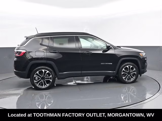 2022 Diamond Black Crystal Pearlcoat Jeep Compass Limited 4X4 SUV