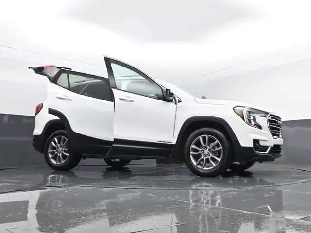 2024 White GMC Terrain SLT AWD SUV