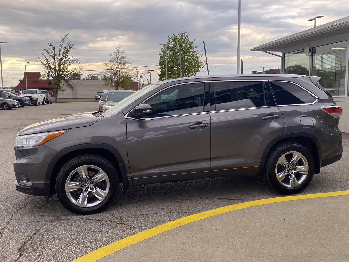2016 Predawn Gray Mica Toyota Highlander Limited AWD SUV